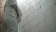 Скрытая камера в женском туалете школы